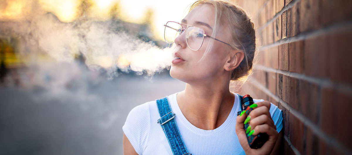 10 Facts You Need to Know About Vapes, Vape Carts, & Vape Pens 42 modern girl vaping